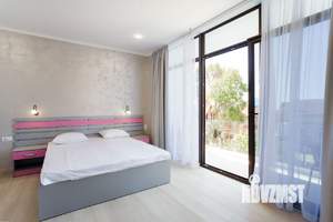 Дом 299м&sup2;, 2-этажный, участок 3 сот.  