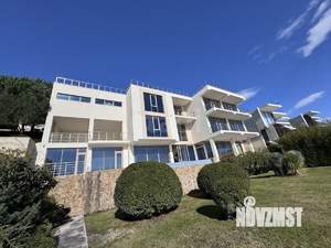 Дом 636м&sup2;, 3-этажный, участок 10 сот.  