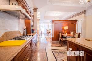 Дом 303м&sup2;, 3-этажный, участок 10 сот.  