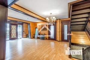 Дом 599м², 3-этажный, участок 13 сот.  