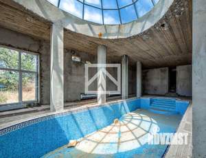 Дом 1200м&sup2;, 4-этажный, участок 25 сот.  