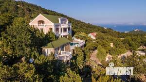 Дом 725м&sup2;, 3-этажный, участок 24 сот.  