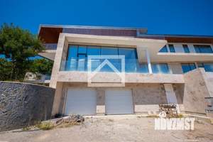 Дом 550м², 3-этажный, участок 10 сот.  