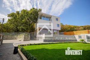 Дом 304м², 3-этажный, участок 10 сот.  