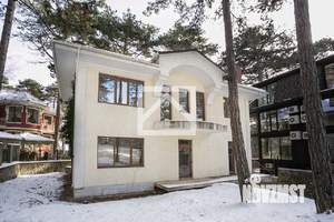 Дом 300м&sup2;, 3-этажный, участок 11 сот.  