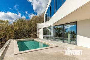 Дом 545м&sup2;, 3-этажный, участок 10 сот.  