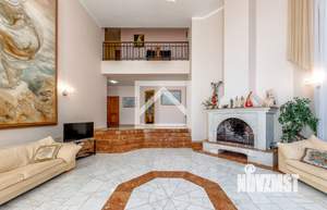 Дом 700м&sup2;, 4-этажный, участок 8 сот.  