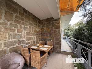 Дом 303м&sup2;, 3-этажный, участок 7 сот.  