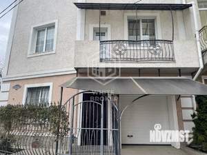 Дом 164м&sup2;, 3-этажный, участок 1 сот.  