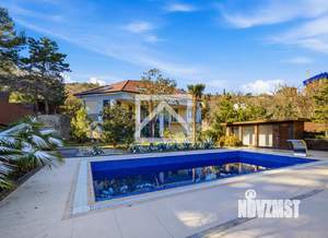 Дом 600м&sup2;, 2-этажный, участок 20 сот.  