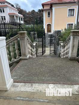 Дом 400м&sup2;, 3-этажный, участок 10 сот.  