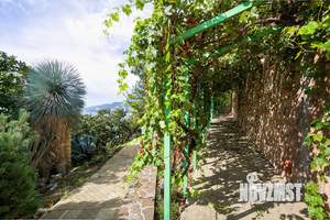 Дом 1680м&sup2;, 4-этажный, участок 32 сот.  