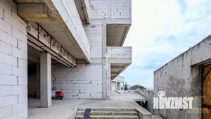 Дом 1077м&sup2;, 3-этажный, участок 13 сот.  