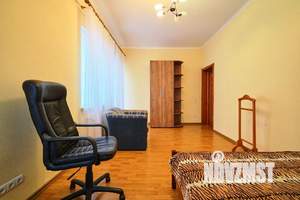 Дом 357м², 3-этажный, участок 4 сот.  