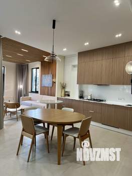 Дом 267м&sup2;, 3-этажный, участок 4 сот.  