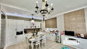 Дом 289м&sup2;, 3-этажный, участок 15 сот.  