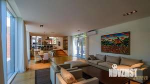 Дом 703м&sup2;, 2-этажный, участок 12 сот.  