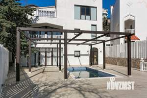 Дом 252м&sup2;, 3-этажный, участок 4 сот.  