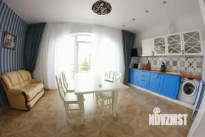 Коттедж 291м&sup2;, 3-этажный, участок 6 сот.  