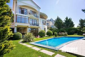 Дом 515м&sup2;, 4-этажный, участок 10 сот.  