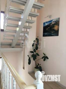 Дом 198м&sup2;, 5-этажный, участок 3 сот.  