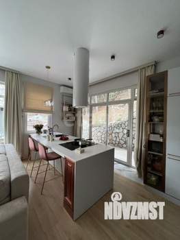 Дом 245м&sup2;, 2-этажный, участок 7 сот.  