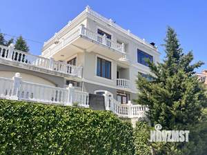 Дом 300м&sup2;, 3-этажный, участок 20 сот.  