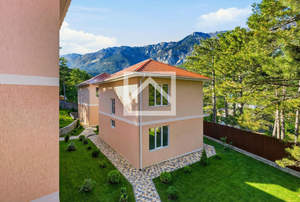 Дом 690м&sup2;, 2-этажный, участок 12 сот.  