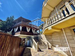 Дом 631м&sup2;, 4-этажный, участок 8 сот.  