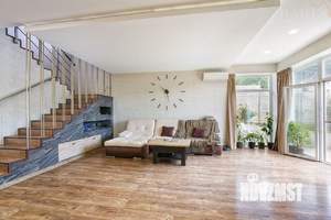 Дом 200м&sup2;, 2-этажный, участок 10 сот.  