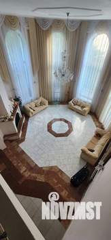 Дом 696м², 3-этажный, участок 6 сот.  