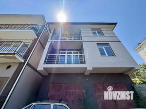 Дом 200м&sup2;, 3-этажный, участок 2 сот.  