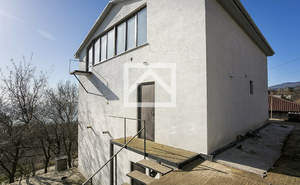 Дом 210м&sup2;, 3-этажный, участок 4 сот.  