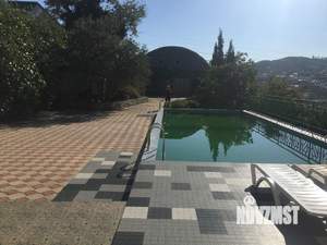 Дом 300м&sup2;, 3-этажный, участок 10 сот.  