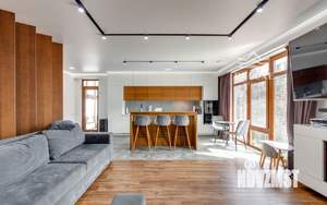 Дом 285м&sup2;, 3-этажный, участок 12 сот.  