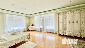Дом 1050м², 3-этажный, участок 26 сот.  