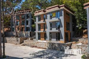 Дом 172м&sup2;, 3-этажный, участок 2 сот.  