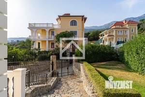 Дом 361м&sup2;, 3-этажный, участок 8 сот.  