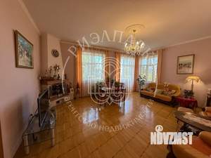 Дом 317м&sup2;, 3-этажный, участок 5 сот.  