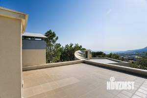 Дом 146м&sup2;, 3-этажный, участок 4 сот.  