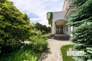 Дом 327м², 2-этажный, участок 21 сот.  