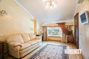 Дом 1500м², 4-этажный, участок 42 сот.  