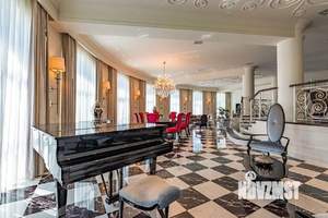 Дом 340м&sup2;, 3-этажный, участок 10 сот.  