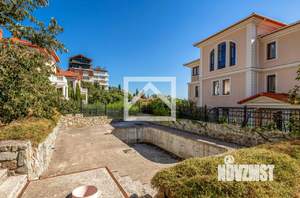 Дом 444м&sup2;, 4-этажный, участок 10 сот.  