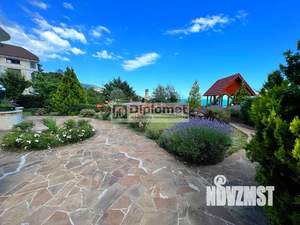 Дом 560м&sup2;, 2-этажный, участок 20 сот.  