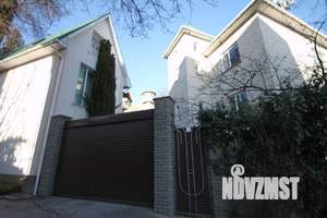 Дом 266м², 3-этажный, участок 8 сот.  