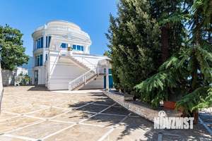 Дом 340м&sup2;, 3-этажный, участок 10 сот.  