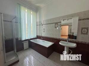 Коттедж 824м&sup2;, 3-этажный, участок 31 сот.  