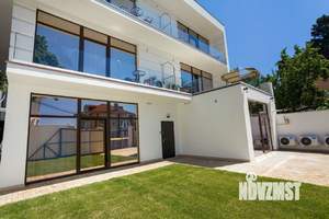 Дом 299м&sup2;, 2-этажный, участок 3 сот.  