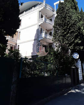 Дом 950м², 4-этажный, участок 10 сот.  
